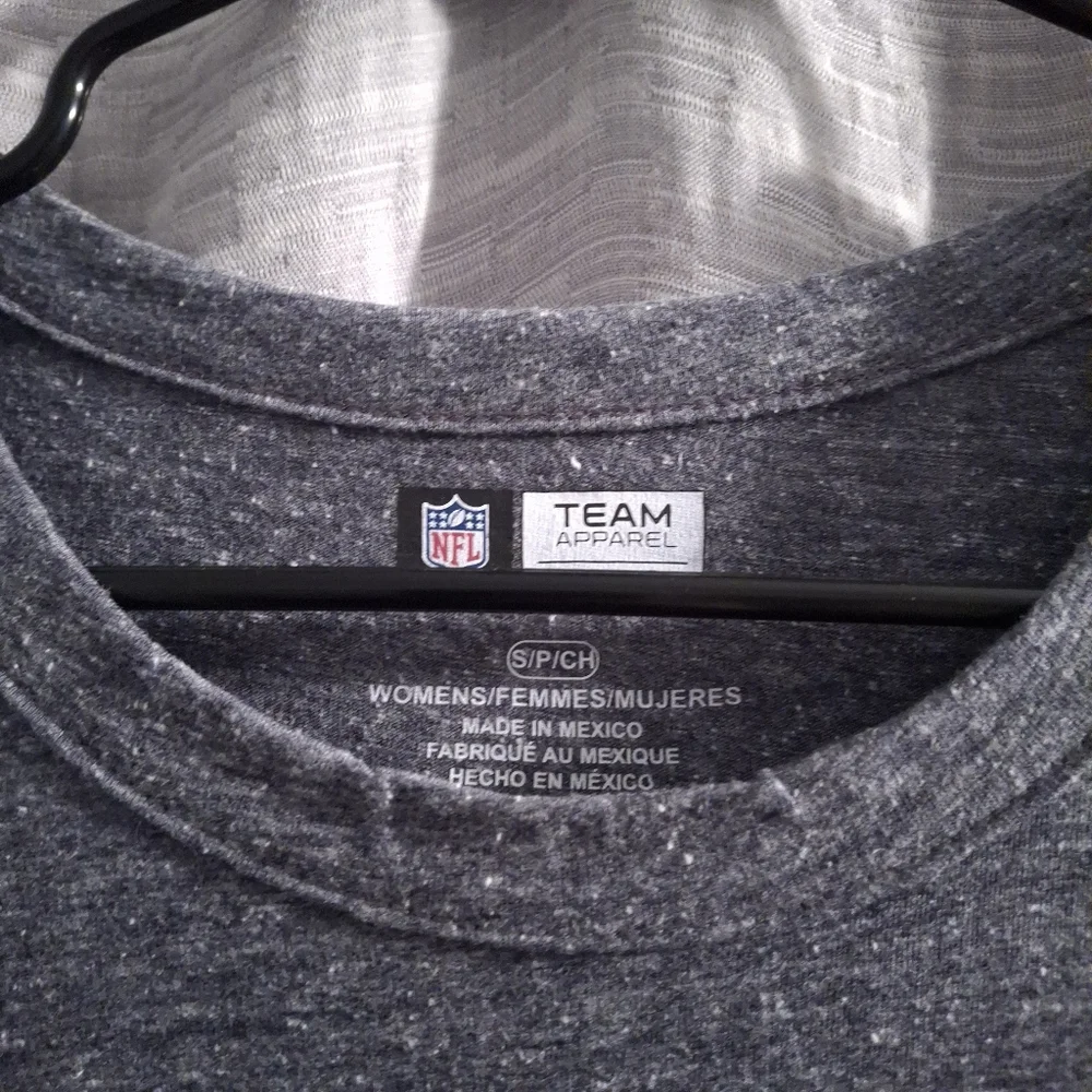 NFL Team Apparel Seattle Seahawks Logo Women's Grey T-shirt Size S - Picture 4 of 6
